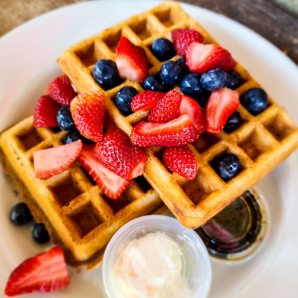 Ramona Family Natural Waffle with Berries